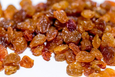 Dried raisins